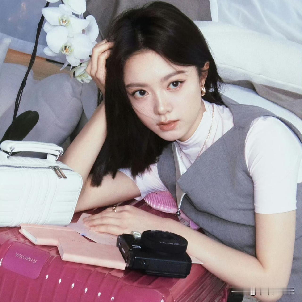 2026年4月23日，赵今麦出席品牌活动的全新造型刚公开就引发网友集体感叹“这也