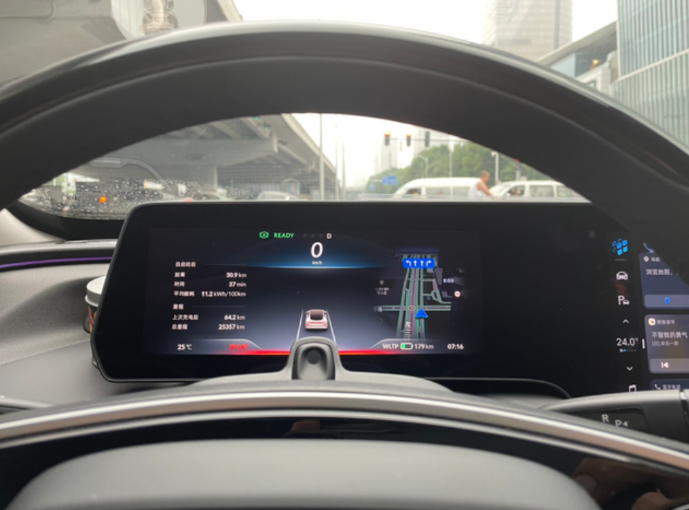 有车友说我刻意开车刷能耗，还真不是，高速跟环路多，速度基本超越90%的车，红灯路