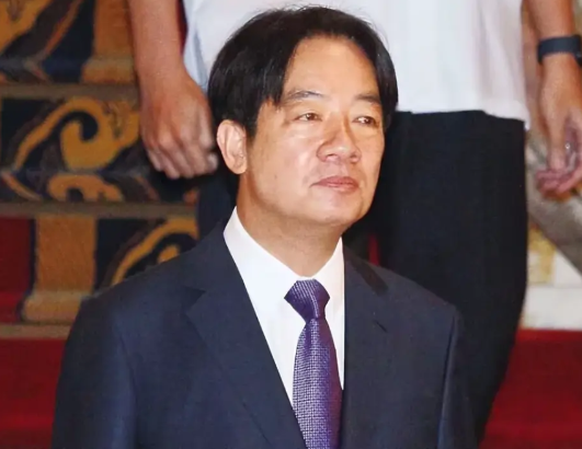 民进党又卖台了。台经济部门又要花2000亿买美国的商品，来讨好美国。前段时间