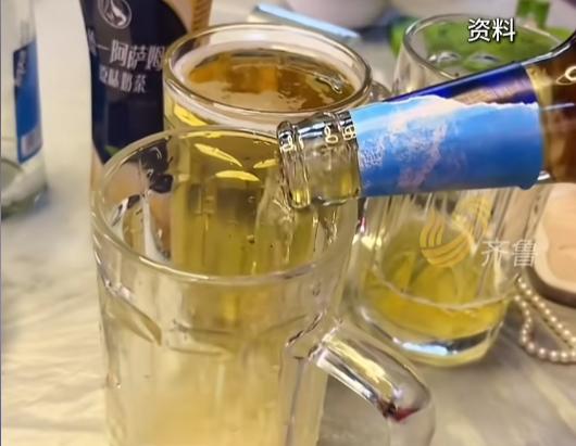 “这下后悔了吧！”近日，河南郑州，一男子因长期喝饮料，吃高嘌呤食物，因身体没有什