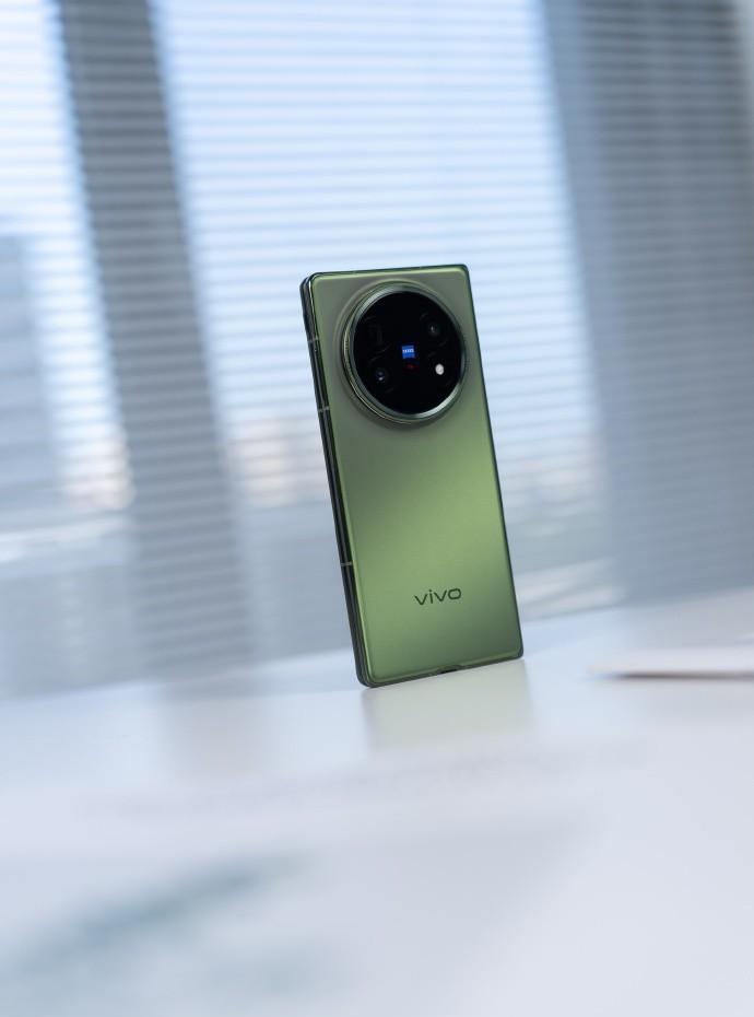 距离7月还有12天，手机圈还有4款产品要发布，分别是vivoXFold5，荣