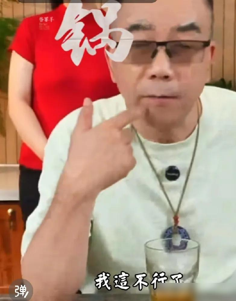 停更俩月，郭德纲一回来就甩了篇的长文，结尾八个字：相濡以沫，不如相忘于江湖。杨议直接开播解读，说这是