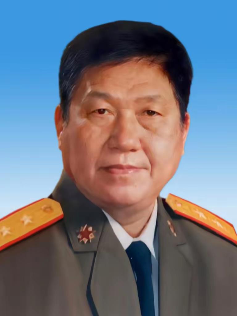 说起来那年头，师里头不光张万年是一把锋利的尖刀，他身边的副手马秉臣也是从枪林弹雨