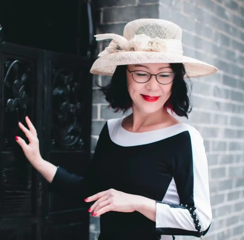 张丹红在德国有2次婚姻，与德国男人育有2个女儿，最后被德国男人甩了的女人！其中之