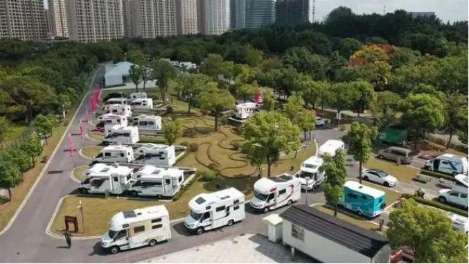 全国闲置的房车有19万辆，其中60%已流落到二手车市场。为什么会这样呢？如果你