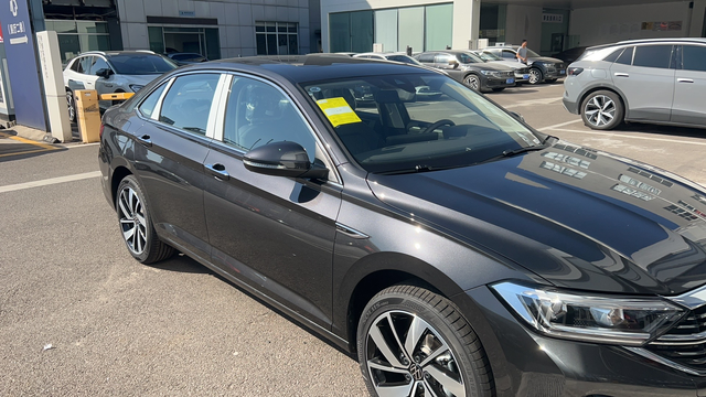 今天才提的速腾有比我狠的吗去4儿子表显7公里，提完车第一天就干140多公里了