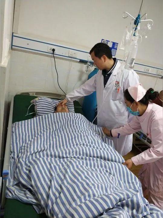 表姐今年75岁了，子宫癌晚期，皮包骨头，体重只有70斤，医生给下了病危通知，可就