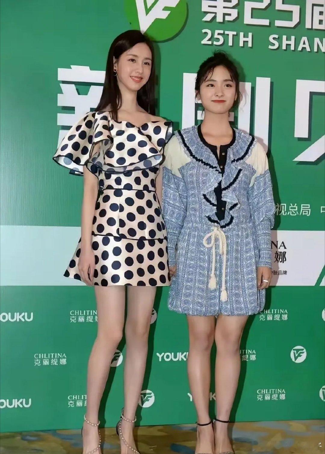 身高真的就是女明星的硬伤。看看沈月和陈都灵的合照，真的是没有对比就没有伤害。不管