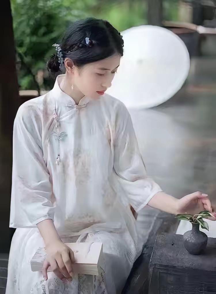 网络上有一段特别火的话：“人退休以后只要你能管住腿不往外跑，不跟杂七杂八的人搅和