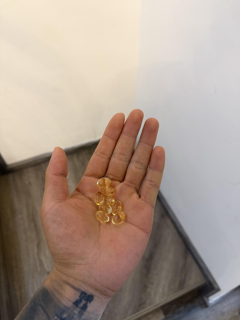 小君健身记最近又被身边撸铁的朋友安利了鱼油，说对关节和脑子都好。以前减脂期总想