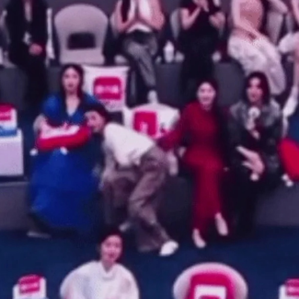 孙怡你演我呢这不同款坐姿嘛！