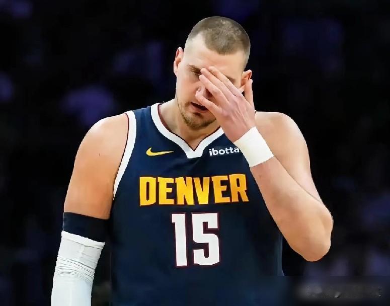 笑麻了，约老师这一崴直接把MVP奖杯焊死在亚历山大手里了是吧？之前32场全勤