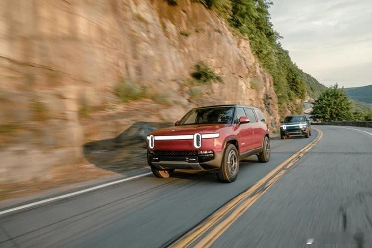 小米YU7美国“偷跑”被抓包，卖4.5万刀的RivianR2坐不住了？最近，有