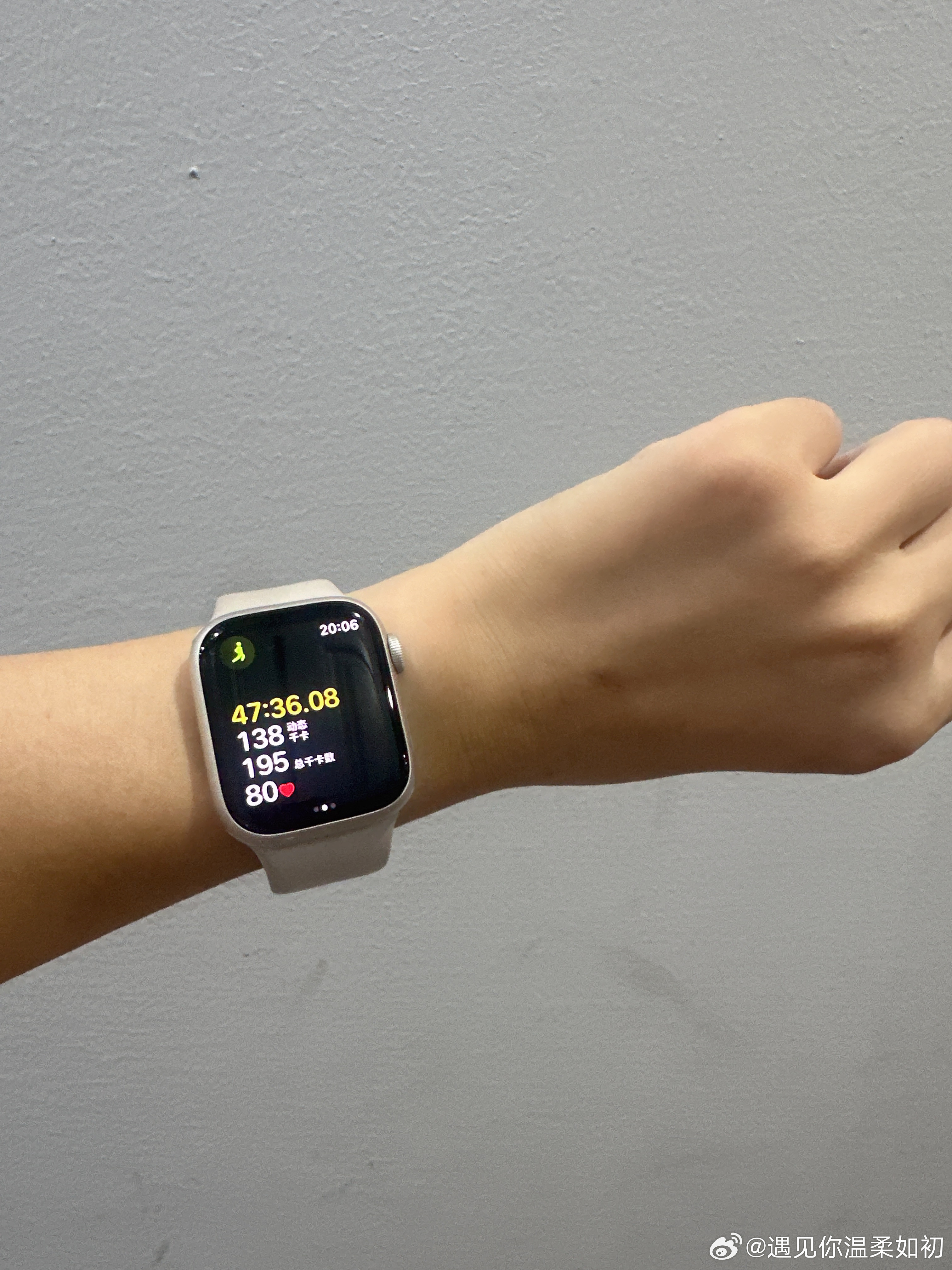 我这个AppleWatch用了好多年了。还是很喜欢的。最喜欢的功能是早上闹铃非