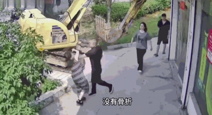 “严查到底！”6月13日，河南周口，一位女子因为坚持不肯把房子交给妹夫，结果竟然