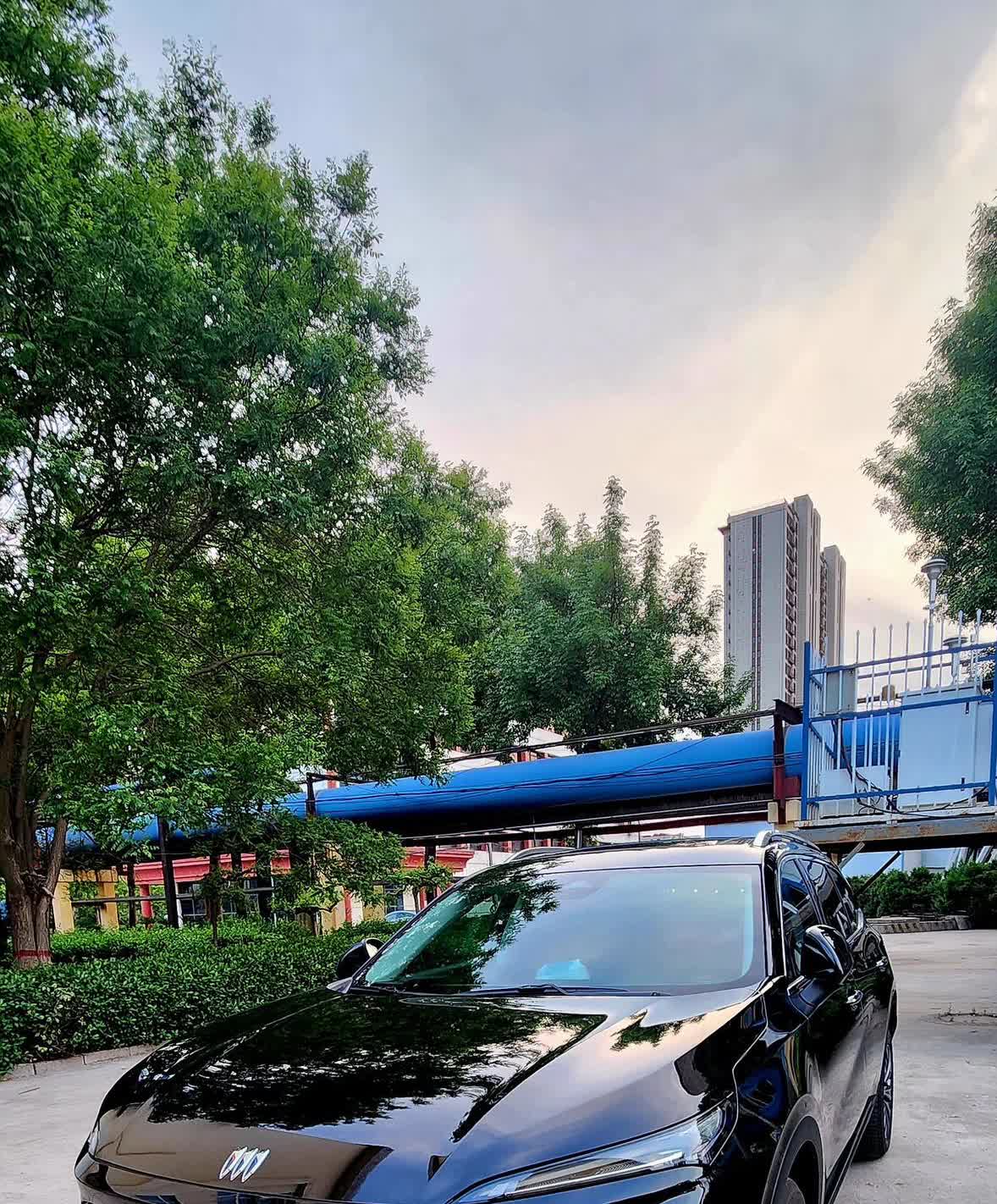 昂科威PLUS四驱尊享版（带48V轻混），是我朋友在2025年元旦提的车，现在4