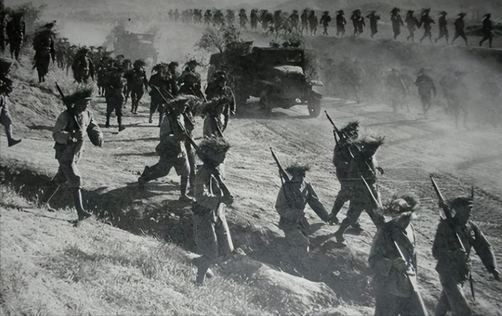 1949年，我军缴获四船货物，排长清点完物资，发现并非贵重物品，便向军长汇报，谁