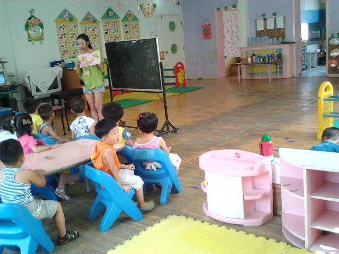 3岁儿子被幼儿园退学, 爸爸在家长群讨说法, 老师这样回答