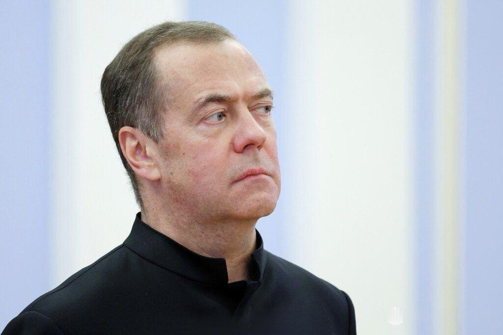 俄罗斯安全委员会副主席德米特里·梅德韦杰夫：1.特别军事行动仍在继续，并将坚