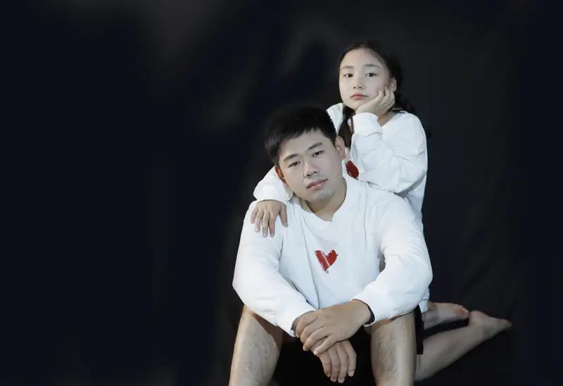 爸爸老了，无人知晓，爸爸委屈了，只能在阳台默默抽闷烟，那些苦处，连家人都没