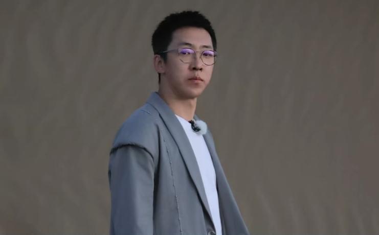 留几手终于为“嘴炮”付出代价张雪峰离世，留几手发文抖机灵，被网友提醒死者为大