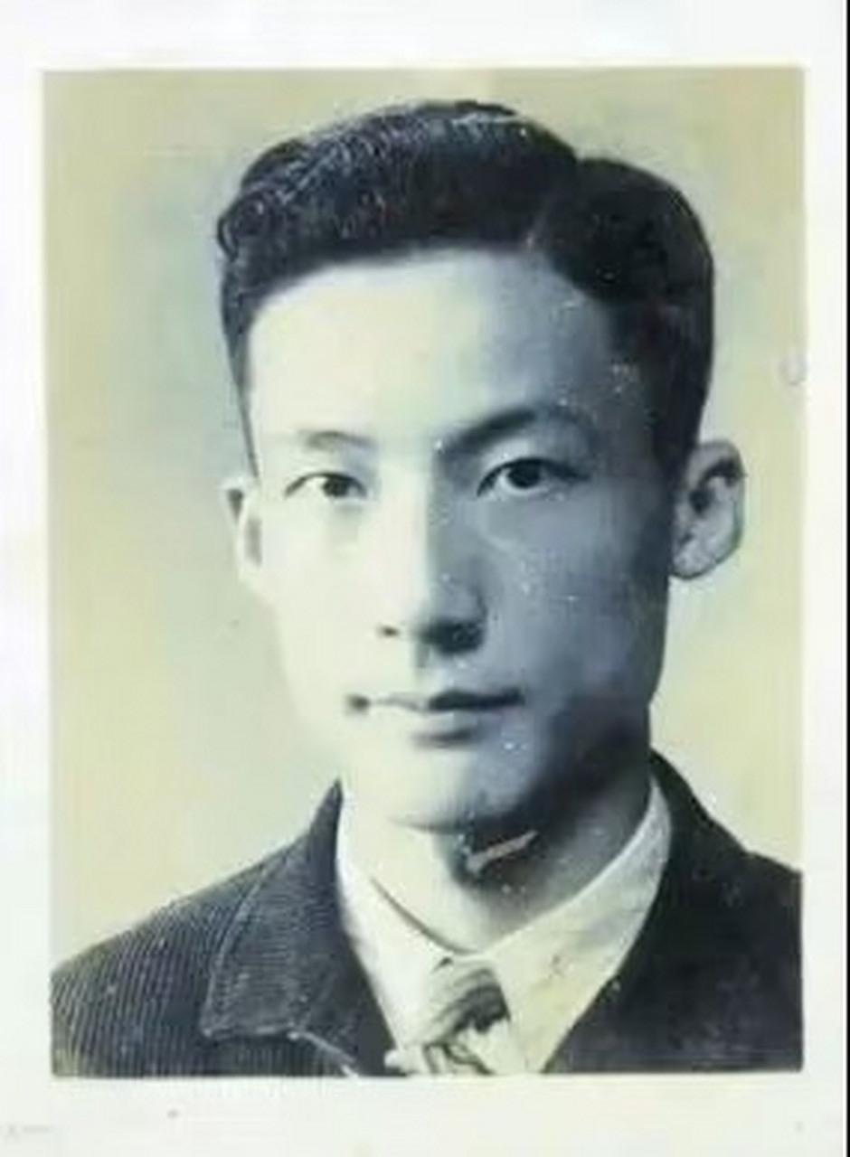 他是成都豪门公子哥，却放着锦衣玉食的阔少生活不过，偏要捐光家产闹革命，最终落得被