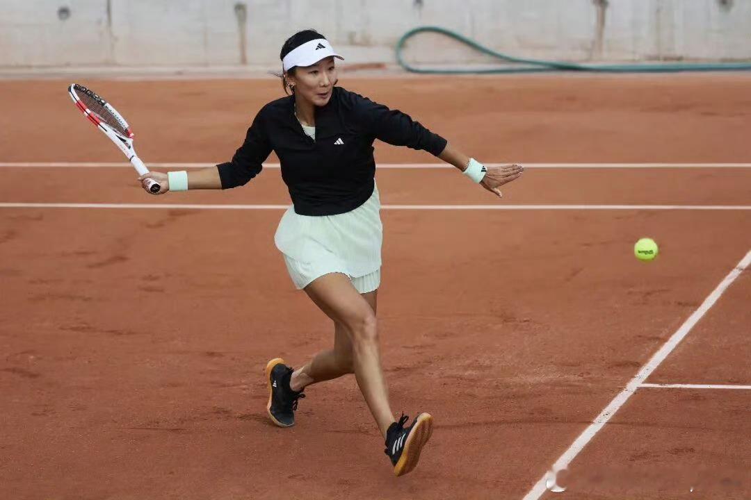 🇮🇹WTA125女单首轮🇨🇳高馨妤4-6/1-6🇷🇺阿斯塔霍娃高馨妤
