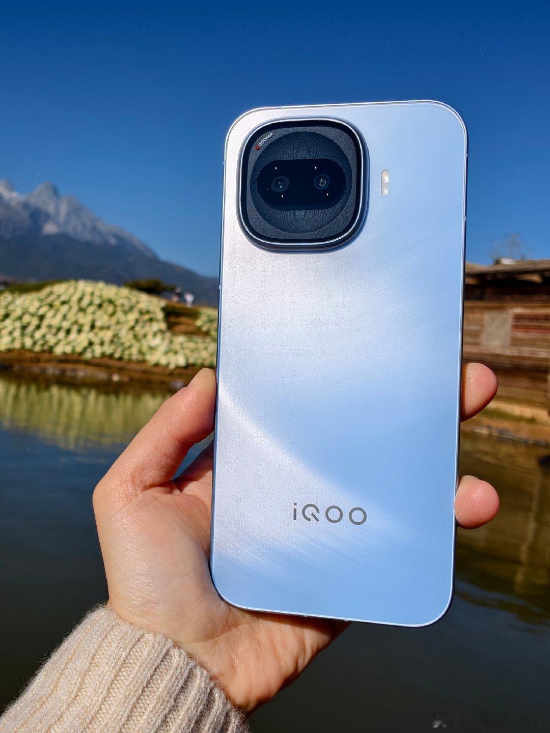 号称战斗精灵的iQOOZ11Turbo的外观已经全部曝光了6.59英寸黄金中