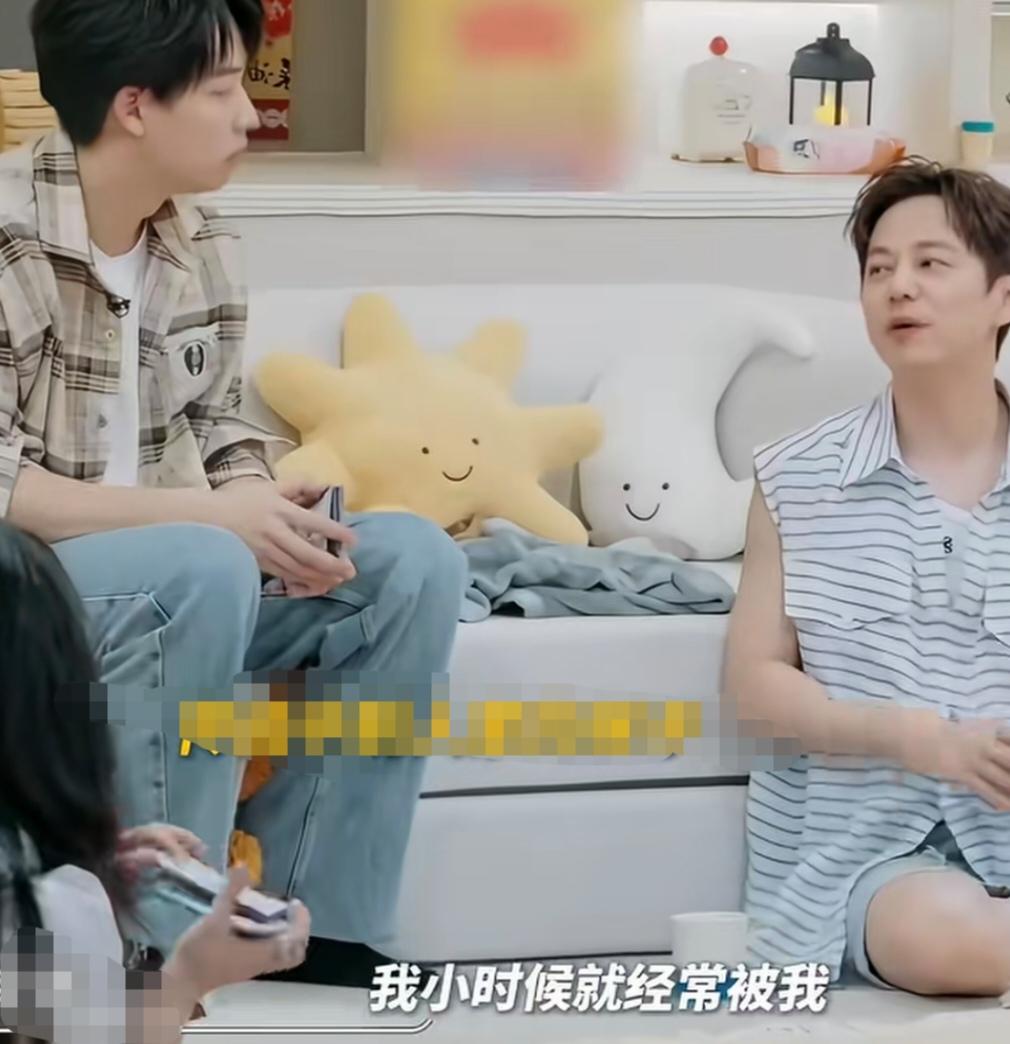 何炅:“我小时候就经常被我们家拿来教育我哥哥，说你看看你弟弟，然后每次我哥哥在外