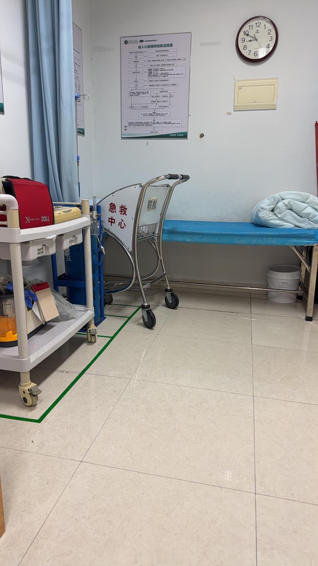 今天下午突然全身酸痛，骨头都在痛…然后肚子疼，拉肚子，接着就是头痛忍不住去了个医