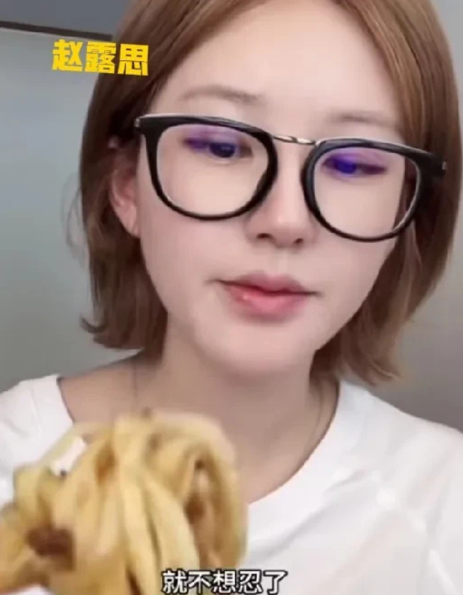 赵露思要和公司银河酷娱解约，据说她在这公司的艺人矩阵里，贡献了公司百分之70的收