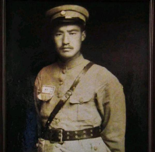 1928年7月4日夜，军阀孙殿英率部公然炸开清东陵乾隆裕陵，大肆盗掘。