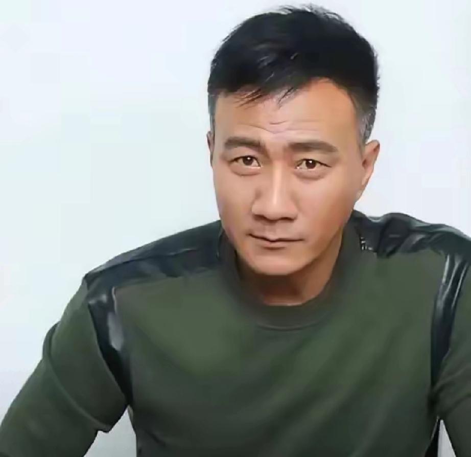 胡军坦言：家里就我最没出息出身文艺世家的胡军，大伯是歌唱家