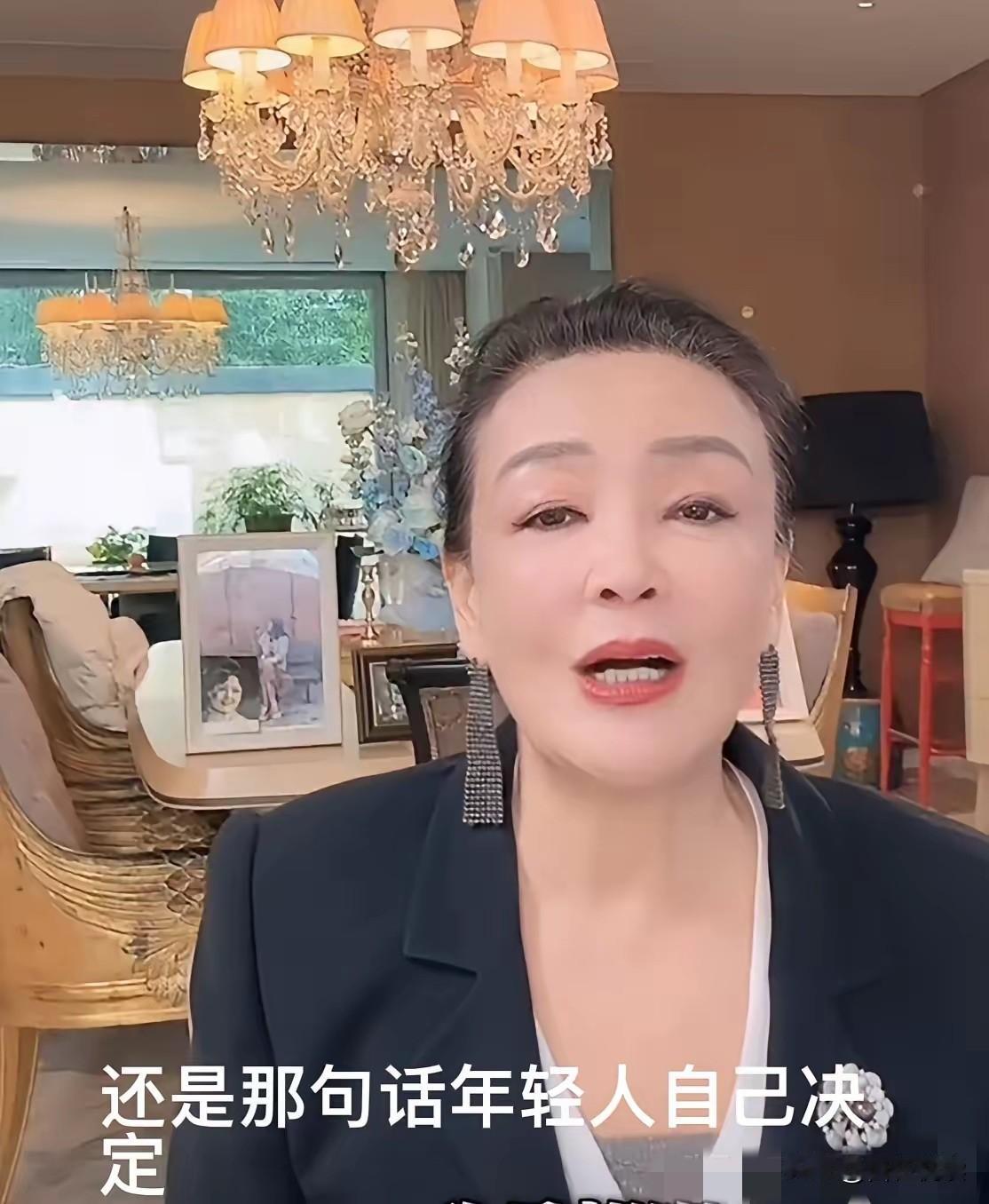 不得不说这一家三口真是配合得越来越默契了儿媳妇前脚说要在湾湾坐月子网友