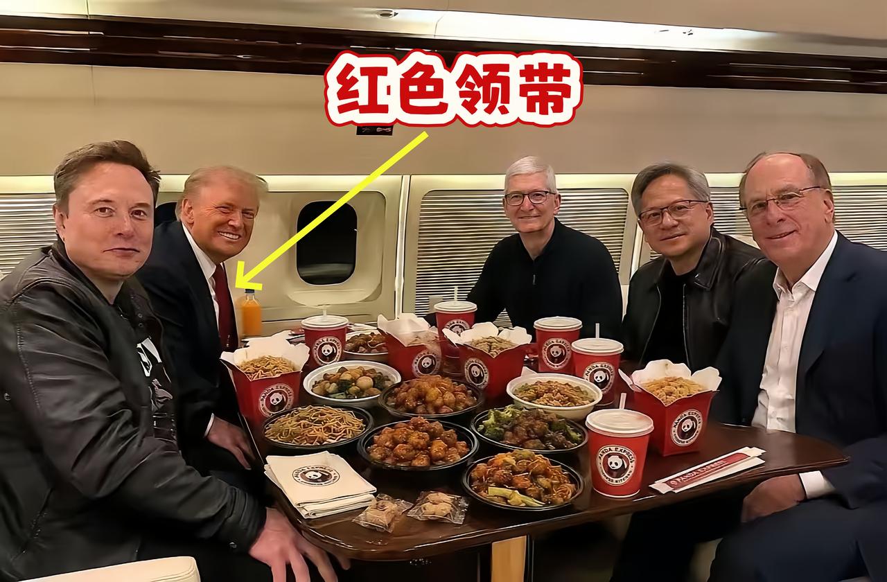 13个小时里，特朗普至少换了三条领带。在美国登机时，他系的是一条金黄色领带。
