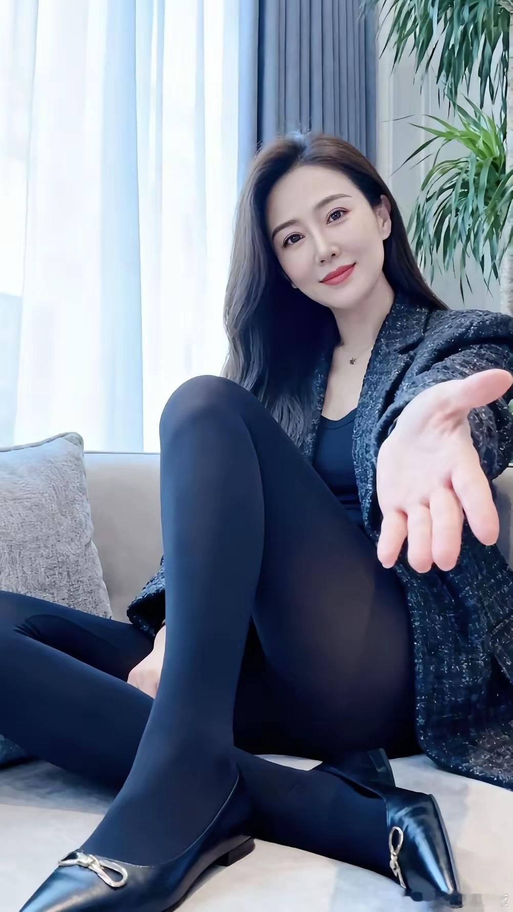 1.女人需要的是命令2.不需要你像舔狗一样的关心3.女人喜欢的两个方面，慕强，安