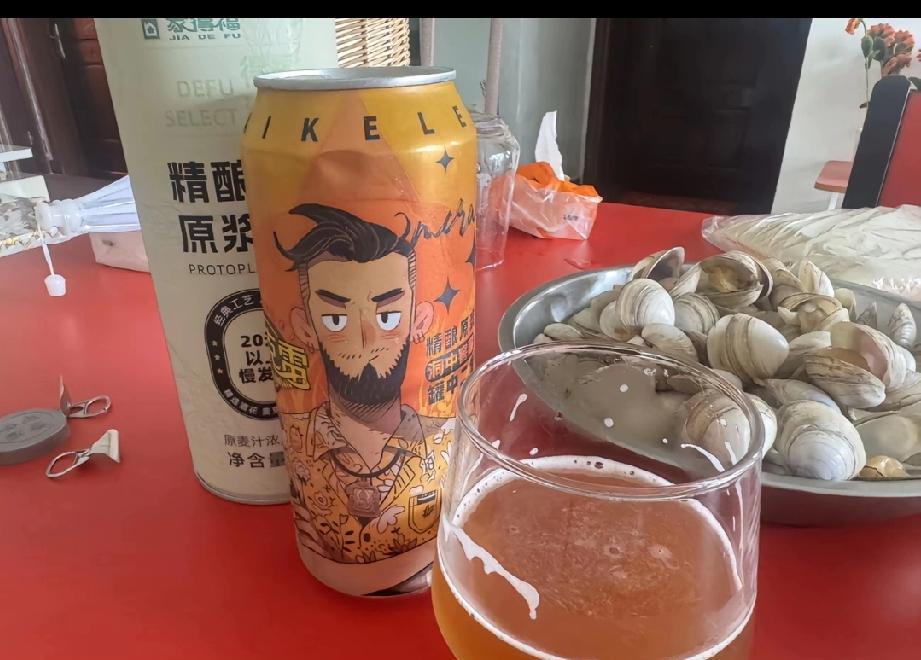 能喝酒的，不服的就去试试这个。这个啤酒专治各种不服，能喝过三瓶的都是好酒量。喝