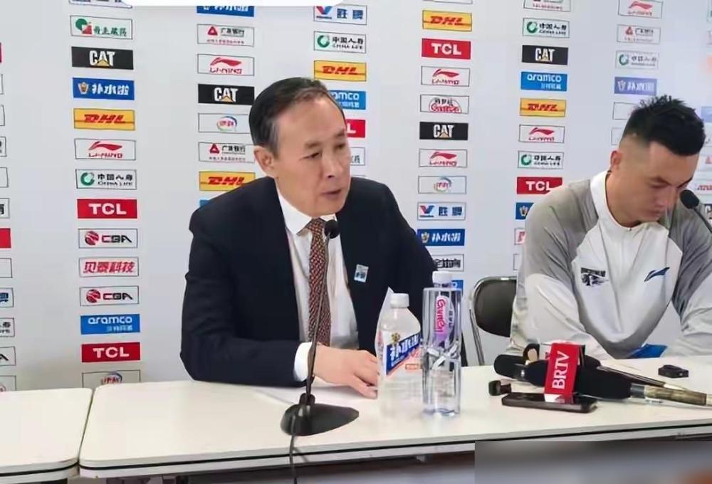 《篮球场变医疗器械博览会：北京队六连败背后的“数学谋杀”》