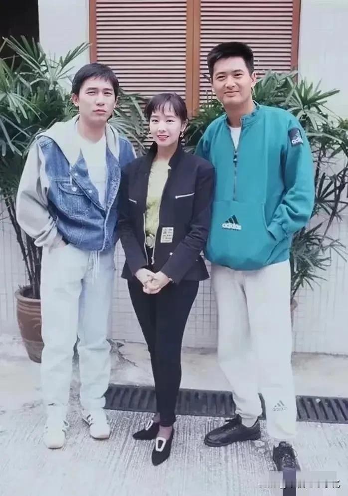 30年前的梁朝伟和周润发，真的很靓仔