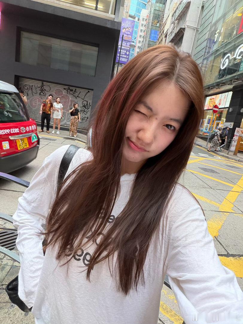 巨显瘦的裙子和靴子（昨天滴剩图
