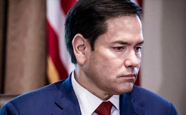 见证历史！美国国务卿鲁比奥傻眼了，堂堂美国外交一把手，竟连中国签证都拿不到，北京