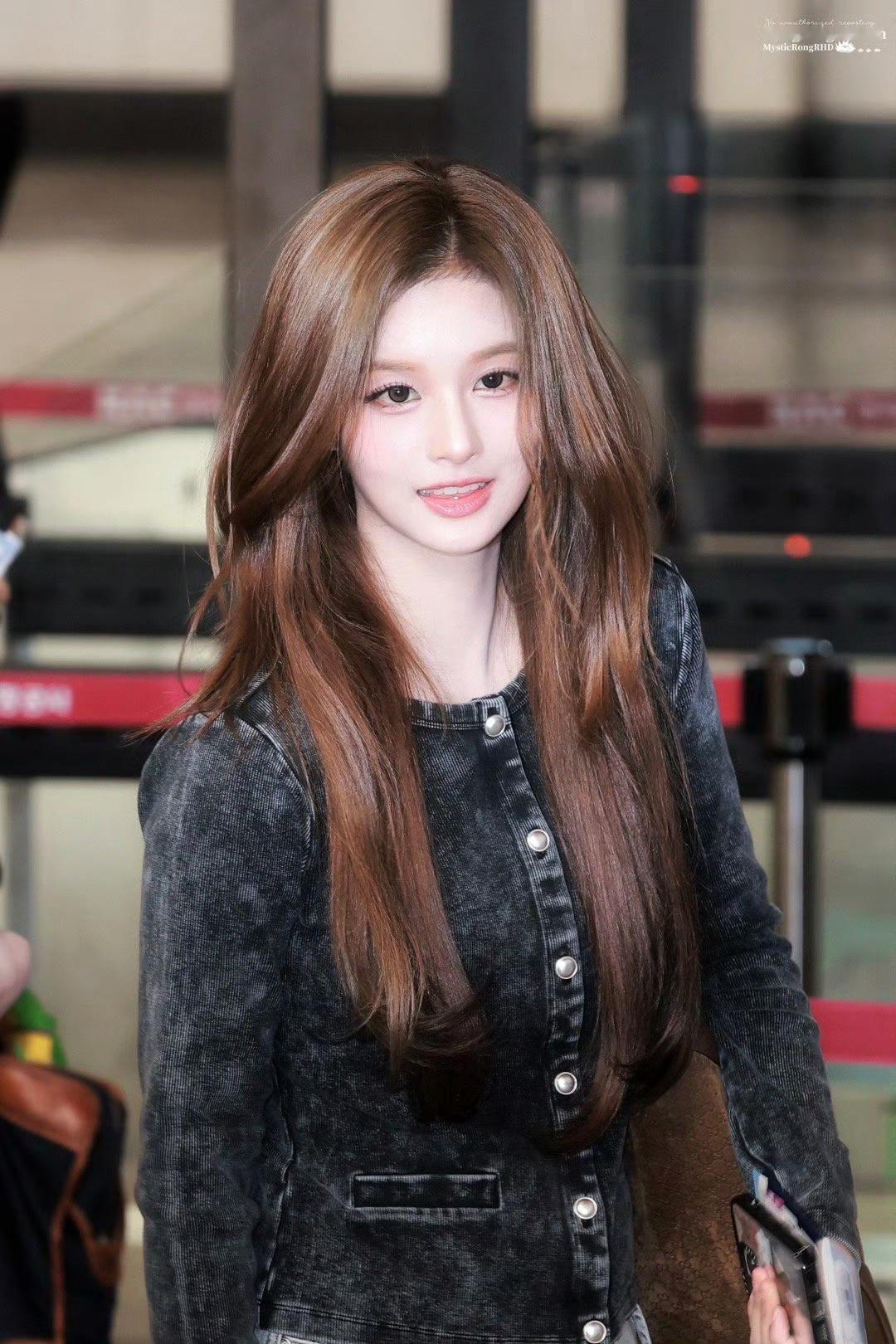 天啊太美了允…光是这个发丝的弧度就够我学一辈子了（cr.绒绒海胆​​​