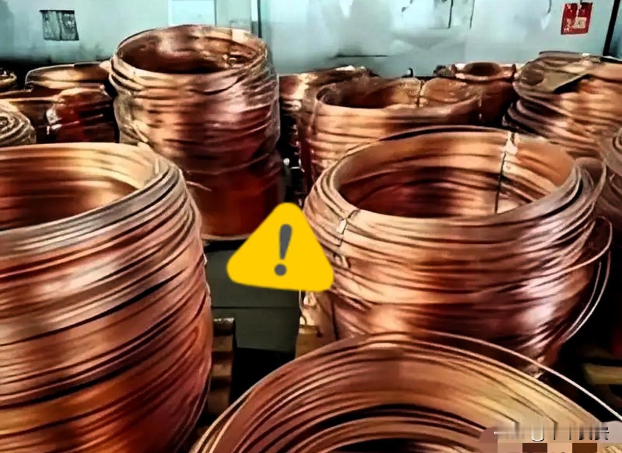 美国这次蒙了华尔街那帮人估计正对着满仓库的铜发愁。美国拼命往家里拉铜，2