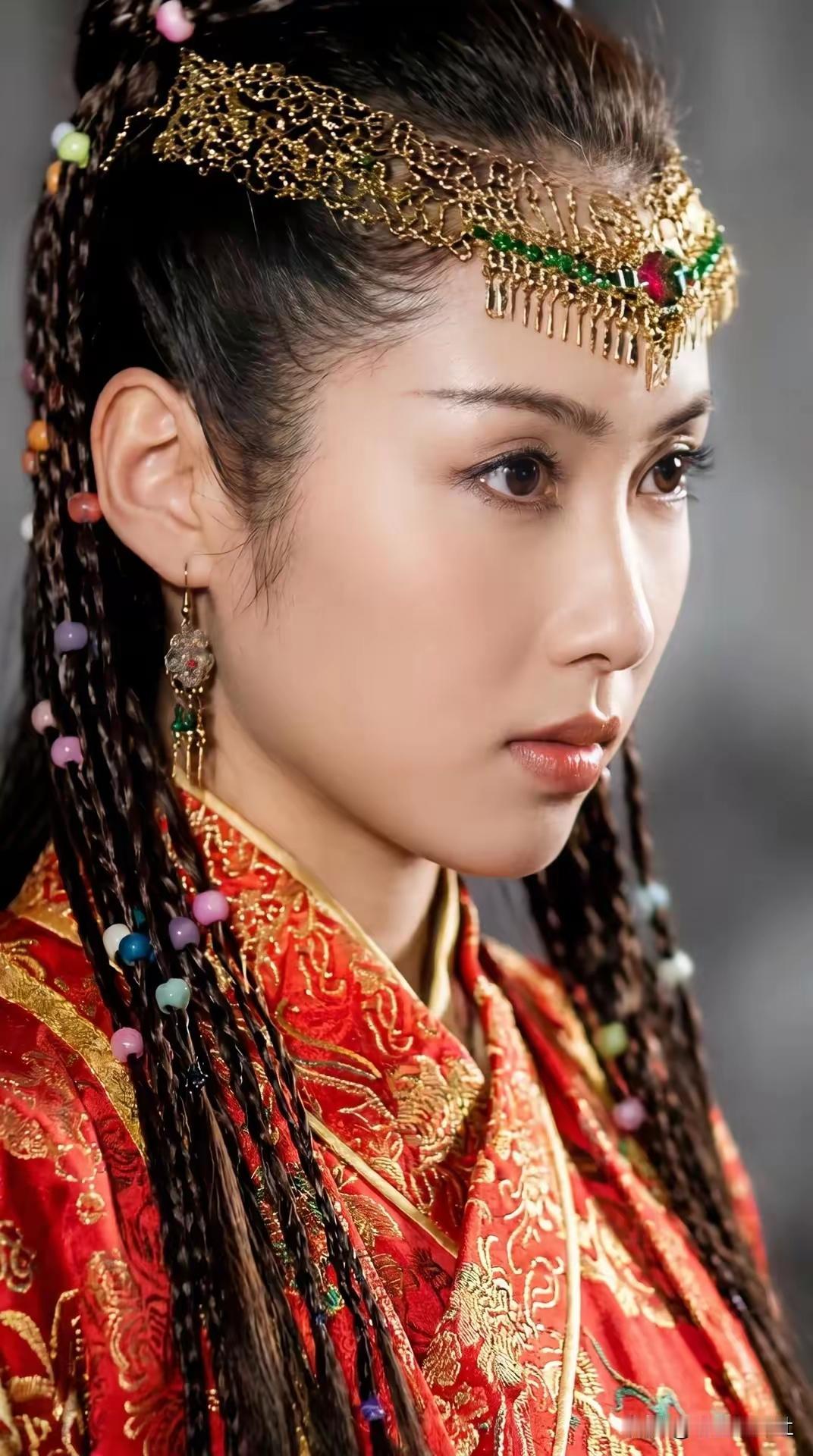 这部剧唯一的缺点就是演员年龄都偏大不过那时候的佘诗曼是真好看，婴儿肥[爱心]