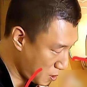 孙红雷在片场直接把烟盒摔了，空的，道具组糊弄谁呢？他当场发飙，说这烟盒连根烟都装不住，演员拿手里轻飘