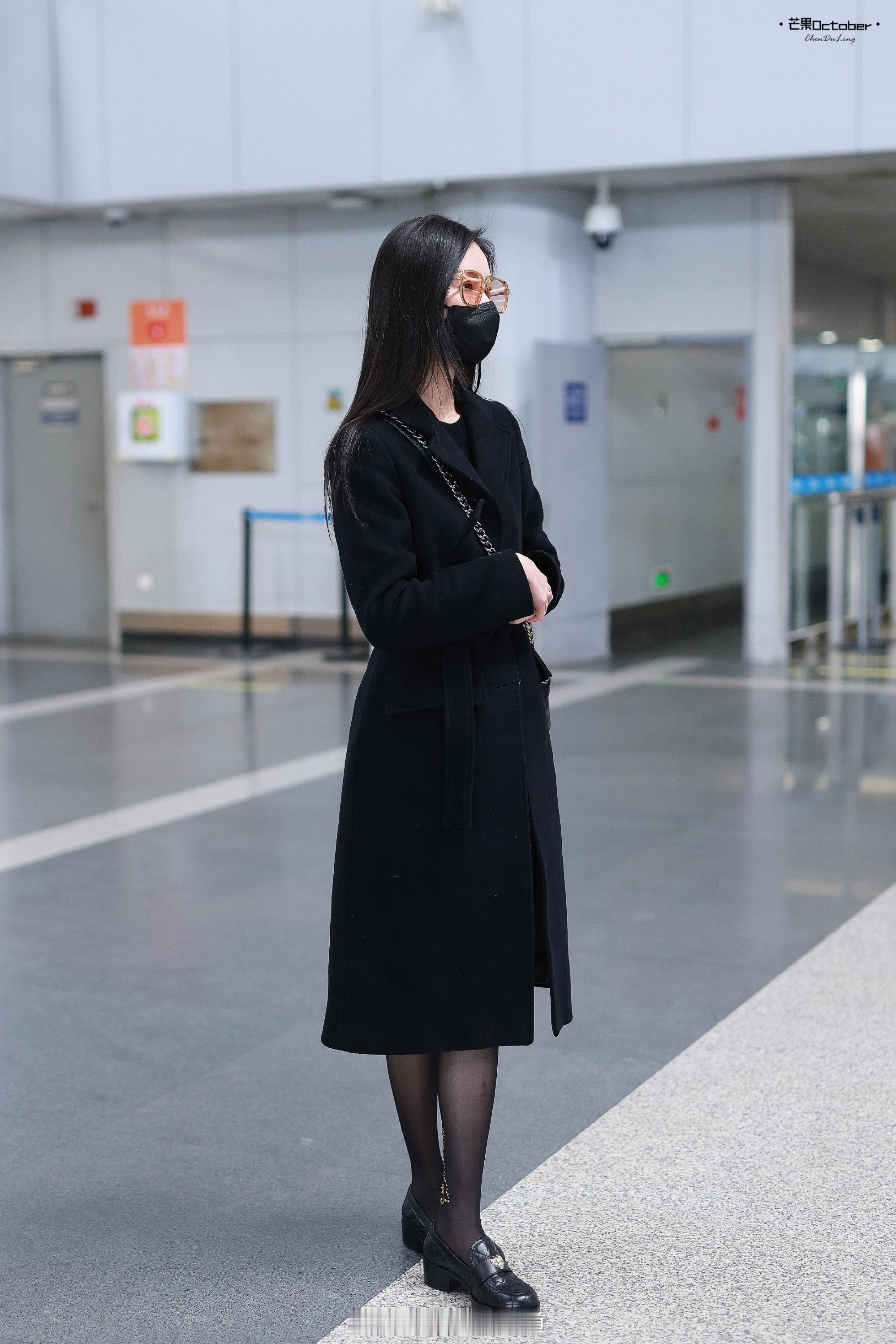 陈都灵上海机场路透照