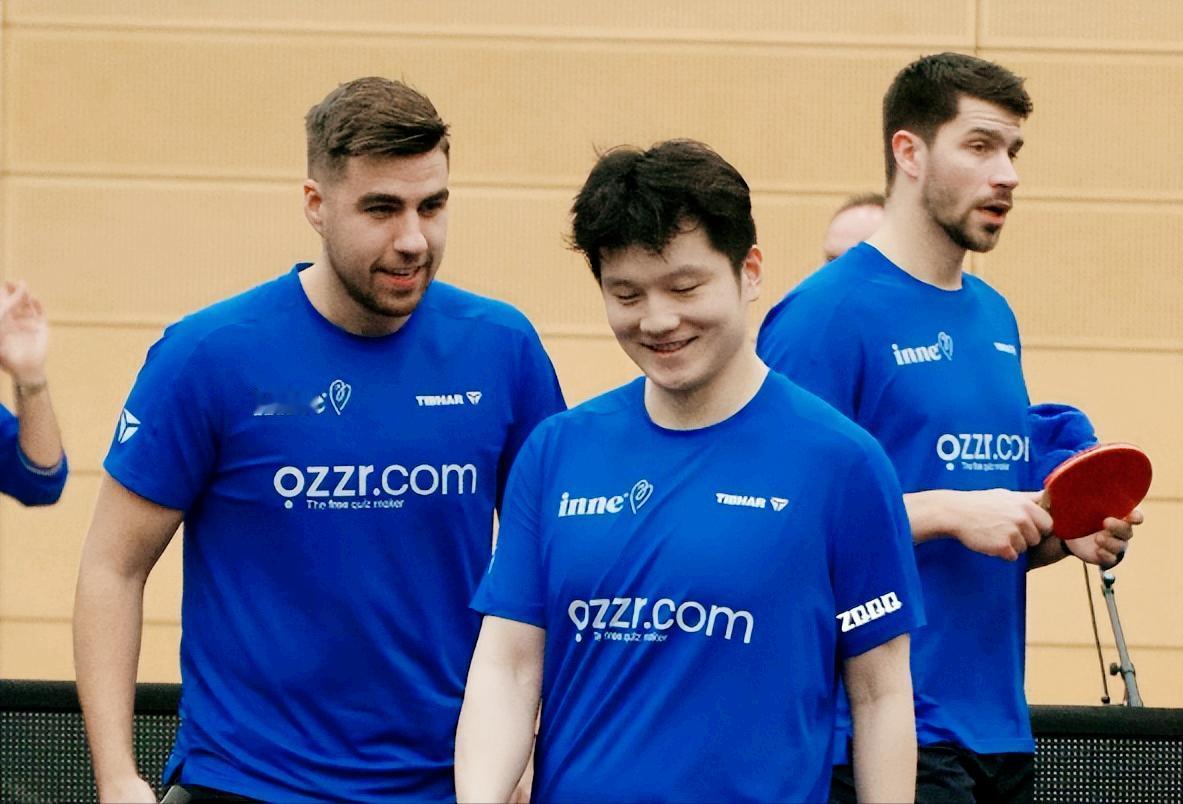 突发！达科离开，最伤心的就是樊振东了。在球队里，达科不但是小胖的好朋友，