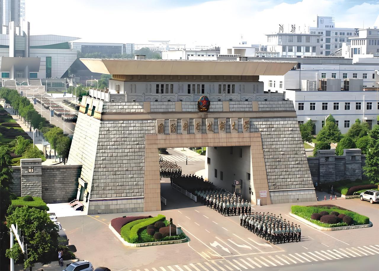 高考填志愿是技巧加运气，如果能被军校录取确实能改变家庭命运。二十年前我帮一位考生