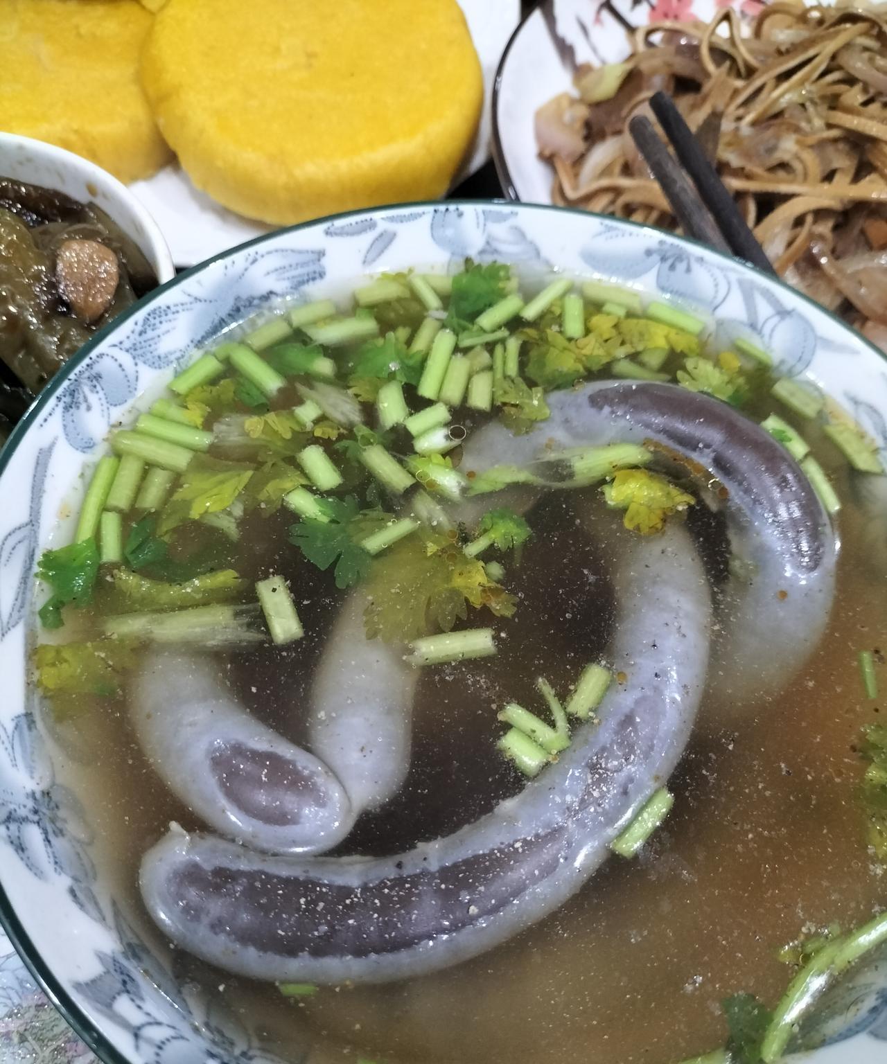 国庆节八天，两个人，最后一顿晚餐。不奢华，毕竟没出去旅游；没有酒，明天上班很