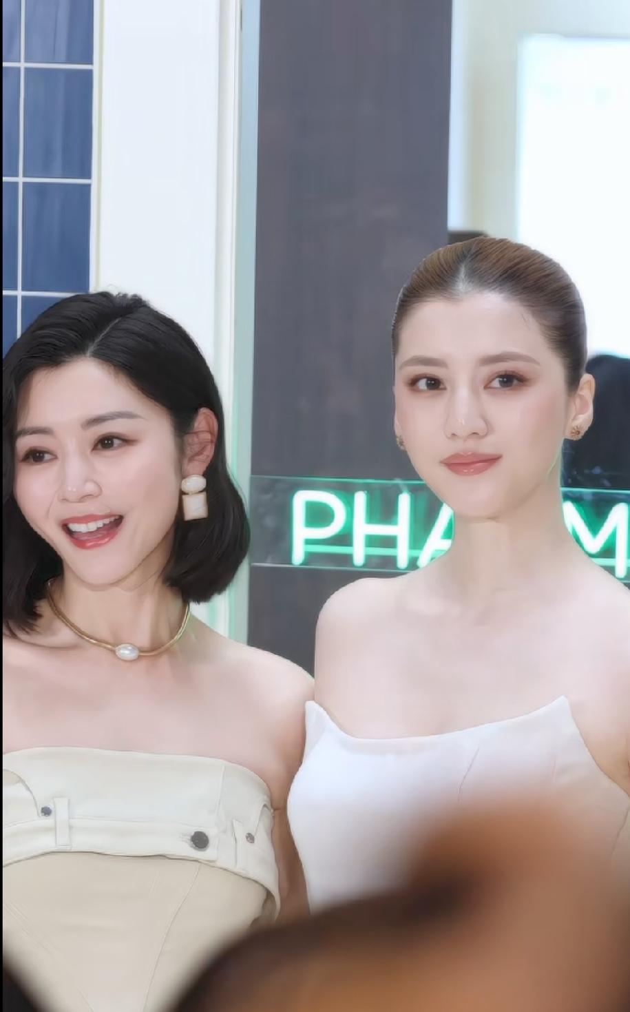 卫诗雅吴千语同框，两种风格的熟女感卫诗雅给人一种为人谦和，温柔踏实的感觉，很